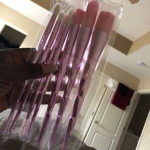 Jeffrey Star make up brushes